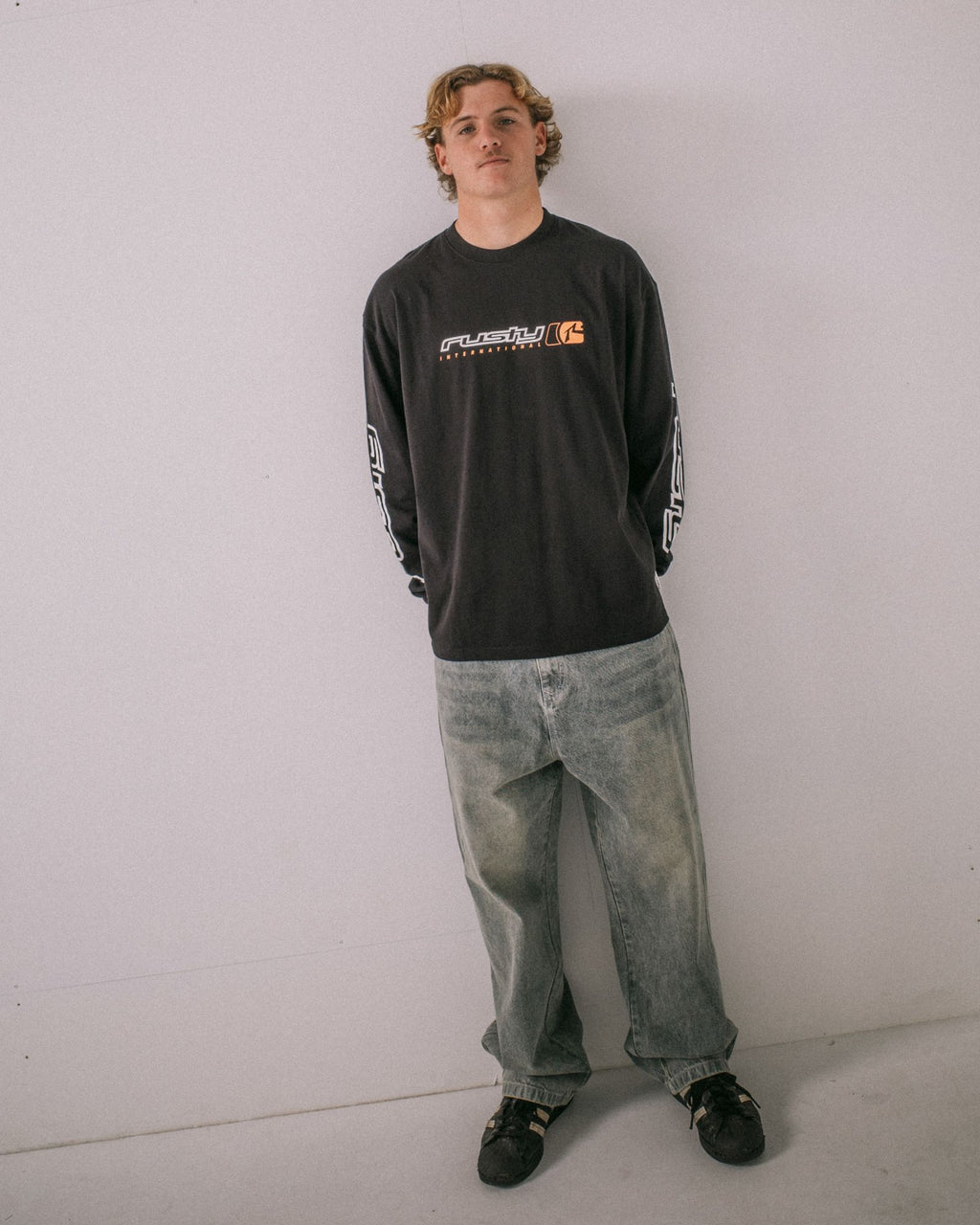 JETSETTER LONG SLEEVE TEE